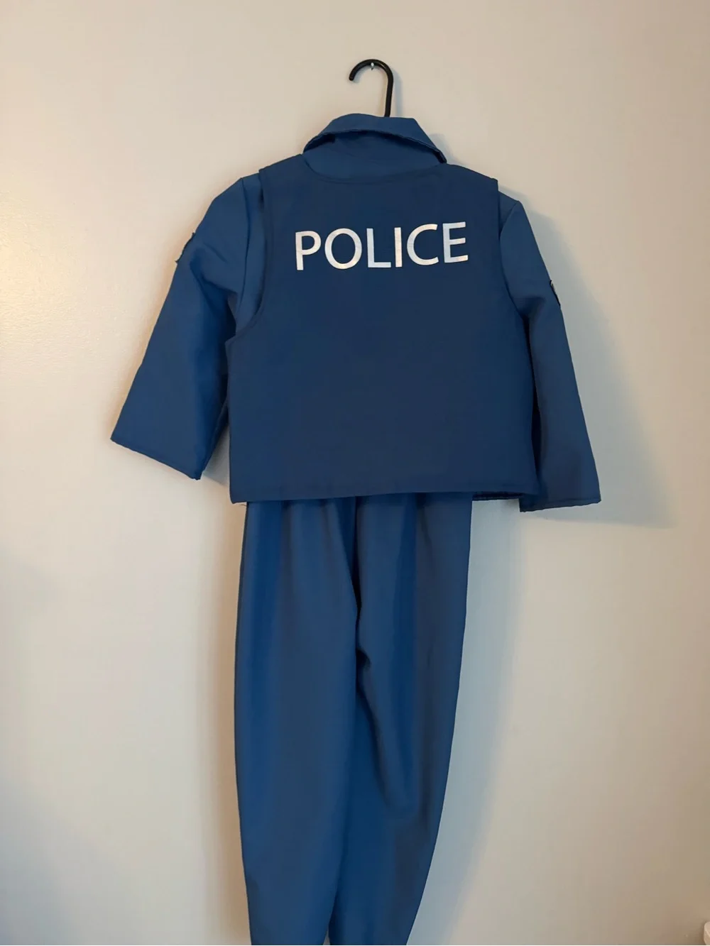 Police costume size 7 Y